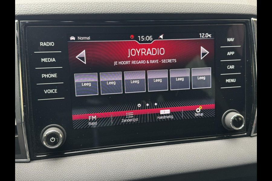 Škoda Karoq 1.5 TSI Sportline Automaat | Stoelverwarming | Apple CarPlay | LED verlichting | Trekhaak uitklapbaar | Adaptieve cruise control