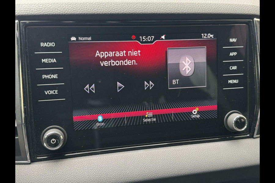 Škoda Karoq 1.5 TSI Sportline Automaat | Stoelverwarming | Apple CarPlay | LED verlichting | Trekhaak uitklapbaar | Adaptieve cruise control