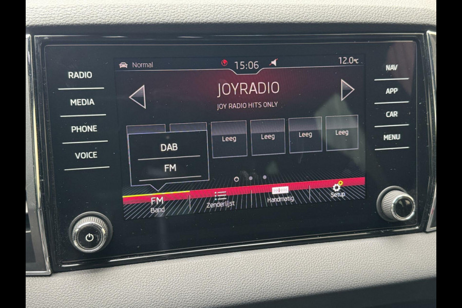 Škoda Karoq 1.5 TSI Sportline Automaat | Stoelverwarming | Apple CarPlay | LED verlichting | Trekhaak uitklapbaar | Adaptieve cruise control