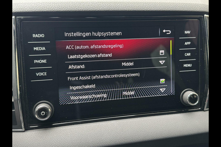 Škoda Karoq 1.5 TSI Sportline Automaat | Stoelverwarming | Apple CarPlay | LED verlichting | Trekhaak uitklapbaar | Adaptieve cruise control