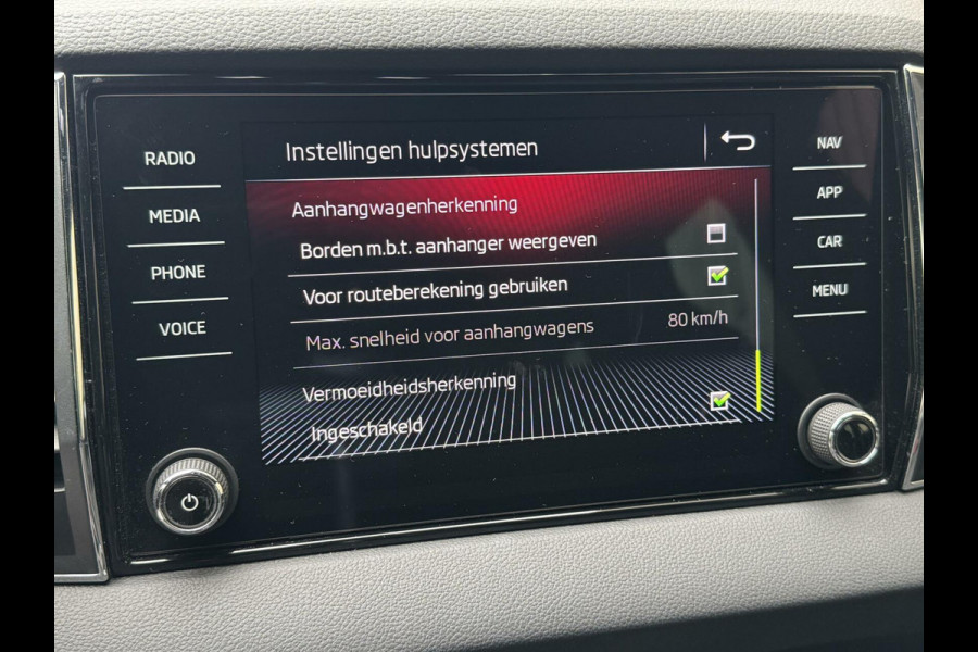 Škoda Karoq 1.5 TSI Sportline Automaat | Stoelverwarming | Apple CarPlay | LED verlichting | Trekhaak uitklapbaar | Adaptieve cruise control