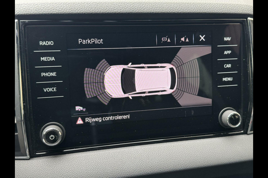 Škoda Karoq 1.5 TSI Sportline Automaat | Stoelverwarming | Apple CarPlay | LED verlichting | Trekhaak uitklapbaar | Adaptieve cruise control