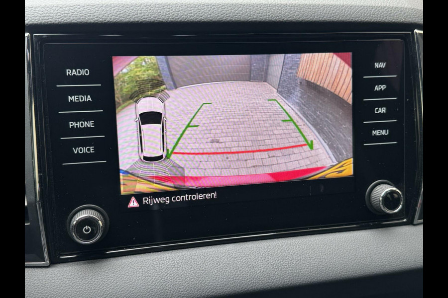 Škoda Karoq 1.5 TSI Sportline Automaat | Stoelverwarming | Apple CarPlay | LED verlichting | Trekhaak uitklapbaar | Adaptieve cruise control