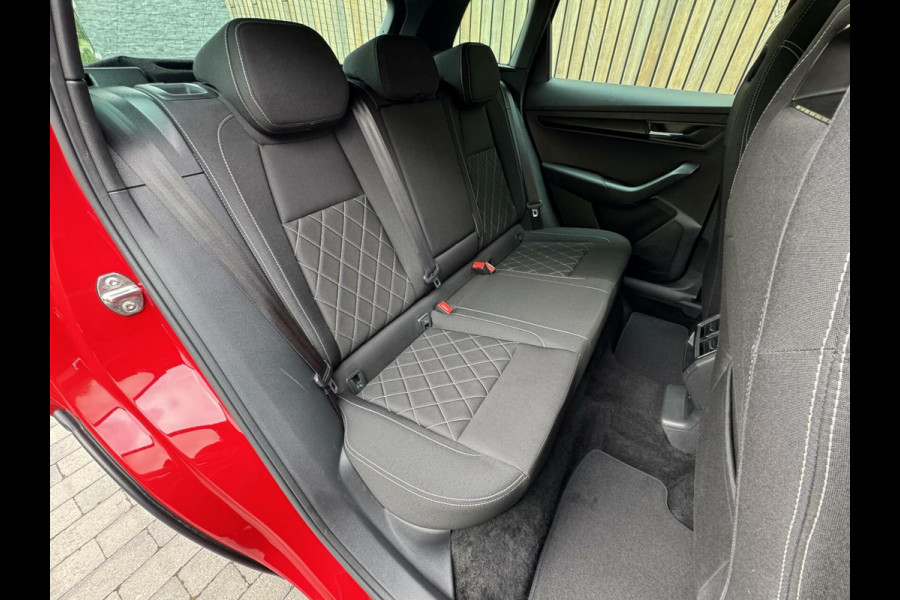 Škoda Karoq 1.5 TSI Sportline Automaat | Stoelverwarming | Apple CarPlay | LED verlichting | Trekhaak uitklapbaar | Adaptieve cruise control