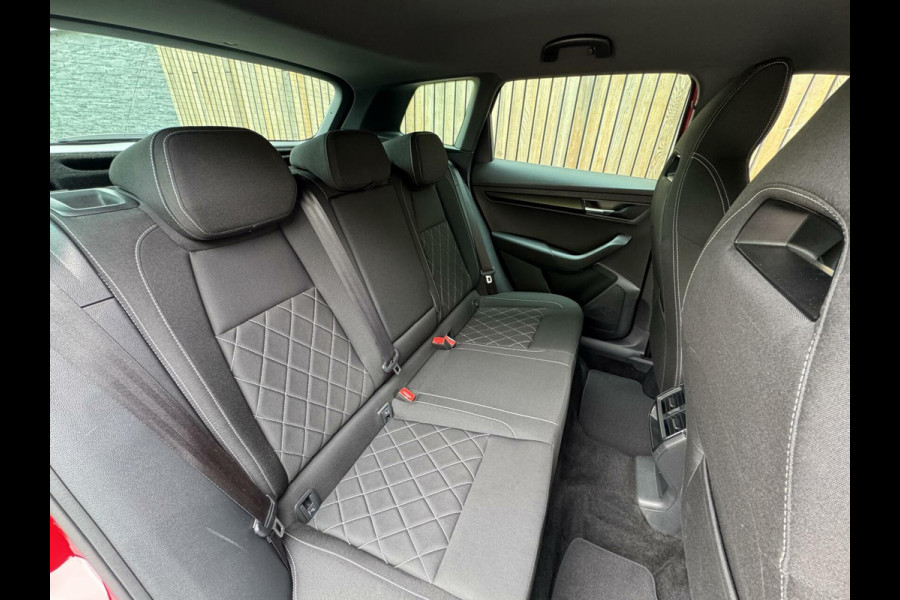 Škoda Karoq 1.5 TSI Sportline Automaat | Stoelverwarming | Apple CarPlay | LED verlichting | Trekhaak uitklapbaar | Adaptieve cruise control