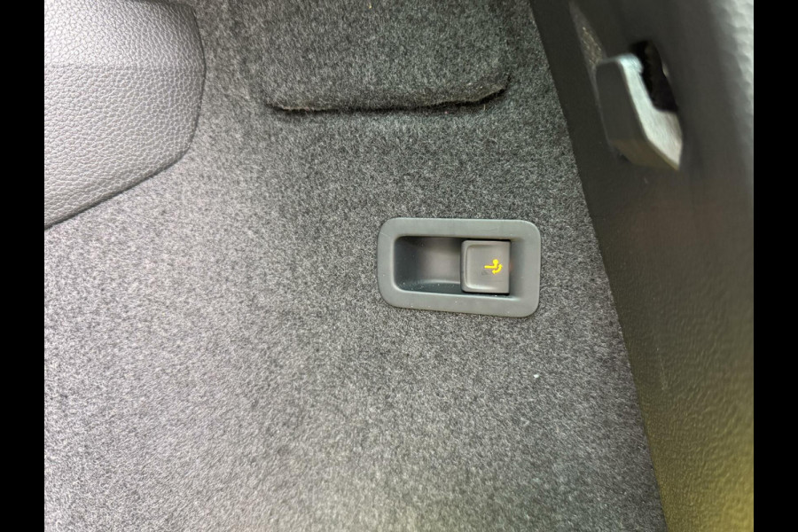 Škoda Karoq 1.5 TSI Sportline Automaat | Stoelverwarming | Apple CarPlay | LED verlichting | Trekhaak uitklapbaar | Adaptieve cruise control