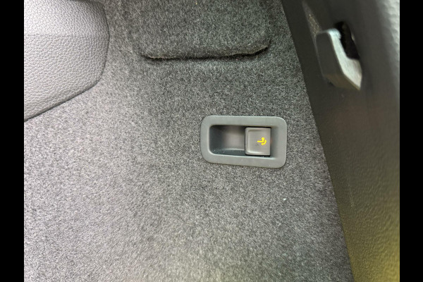 Škoda Karoq 1.5 TSI Sportline Automaat | Stoelverwarming | Apple CarPlay | LED verlichting | Trekhaak uitklapbaar | Adaptieve cruise control