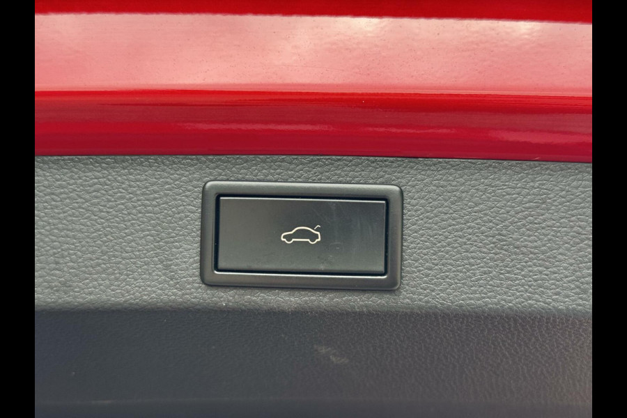 Škoda Karoq 1.5 TSI Sportline Automaat | Stoelverwarming | Apple CarPlay | LED verlichting | Trekhaak uitklapbaar | Adaptieve cruise control