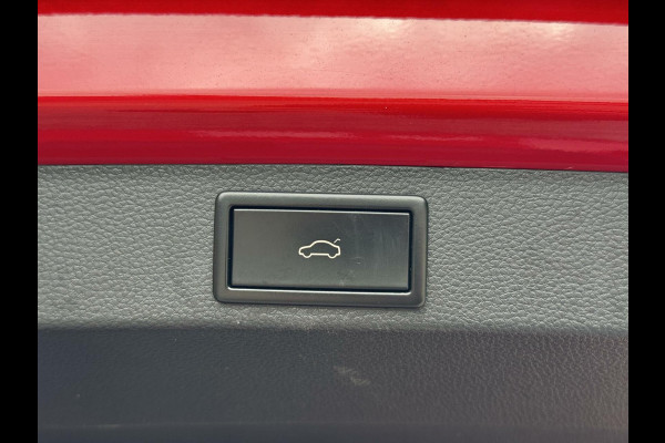 Škoda Karoq 1.5 TSI Sportline Automaat | Stoelverwarming | Apple CarPlay | LED verlichting | Trekhaak uitklapbaar | Adaptieve cruise control
