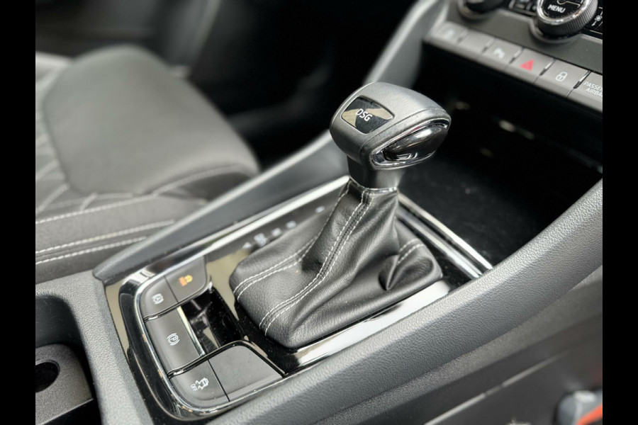 Škoda Karoq 1.5 TSI Sportline Automaat | Stoelverwarming | Apple CarPlay | LED verlichting | Trekhaak uitklapbaar | Adaptieve cruise control