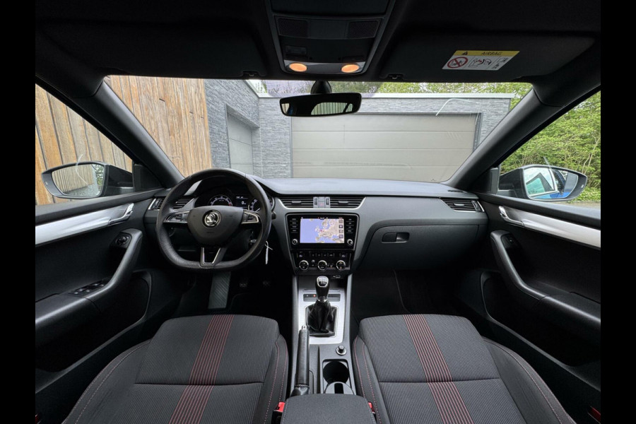 Škoda Octavia Combi 1.0 TSI Sport Navigatiesysteem | Trekhaak | Apple CarPlay | Climate control | Cruise control | Getint glas | Parkeersensor