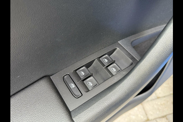 Škoda Octavia Combi 1.0 TSI Sport Navigatiesysteem | Trekhaak | Apple CarPlay | Climate control | Cruise control | Getint glas | Parkeersensor