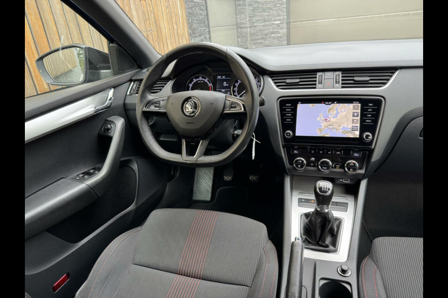 Škoda Octavia Combi 1.0 TSI Sport Navigatiesysteem | Trekhaak | Apple CarPlay | Climate control | Cruise control | Getint glas | Parkeersensor