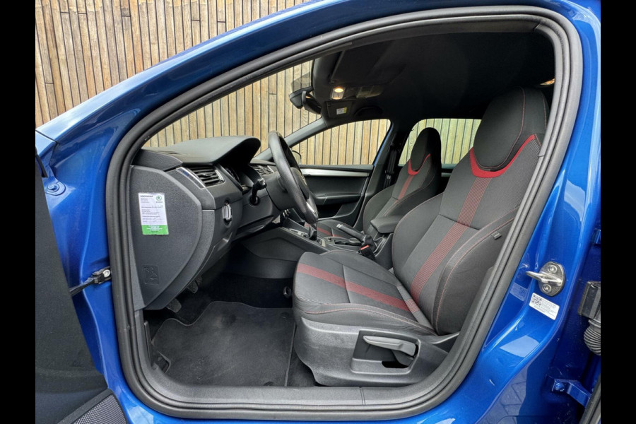 Škoda Octavia Combi 1.0 TSI Sport Navigatiesysteem | Trekhaak | Apple CarPlay | Climate control | Cruise control | Getint glas | Parkeersensor