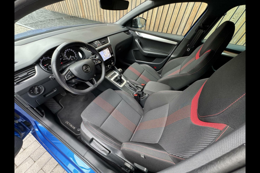 Škoda Octavia Combi 1.0 TSI Sport Navigatiesysteem | Trekhaak | Apple CarPlay | Climate control | Cruise control | Getint glas | Parkeersensor