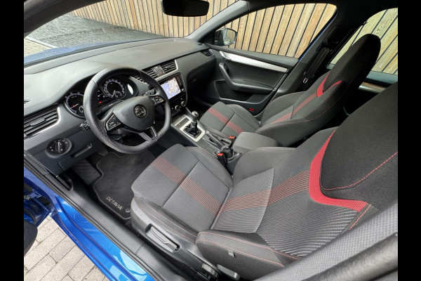 Škoda Octavia Combi 1.0 TSI Sport Navigatiesysteem | Trekhaak | Apple CarPlay | Climate control | Cruise control | Getint glas | Parkeersensor