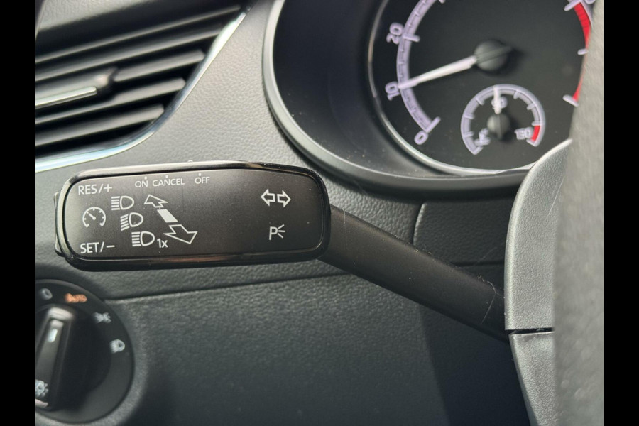 Škoda Octavia Combi 1.0 TSI Sport Navigatiesysteem | Trekhaak | Apple CarPlay | Climate control | Cruise control | Getint glas | Parkeersensor