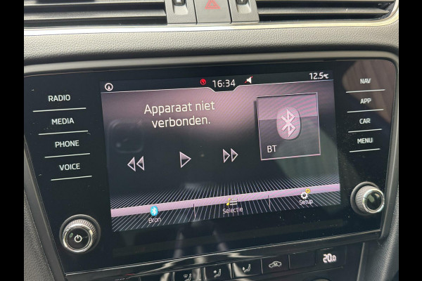 Škoda Octavia Combi 1.0 TSI Sport Navigatiesysteem | Trekhaak | Apple CarPlay | Climate control | Cruise control | Getint glas | Parkeersensor