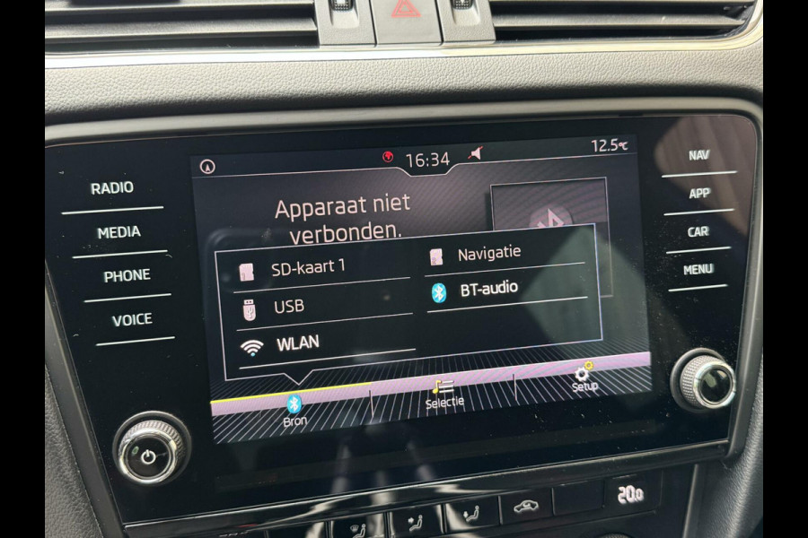 Škoda Octavia Combi 1.0 TSI Sport Navigatiesysteem | Trekhaak | Apple CarPlay | Climate control | Cruise control | Getint glas | Parkeersensor