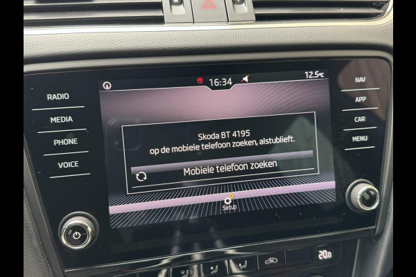 Škoda Octavia Combi 1.0 TSI Sport Navigatiesysteem | Trekhaak | Apple CarPlay | Climate control | Cruise control | Getint glas | Parkeersensor