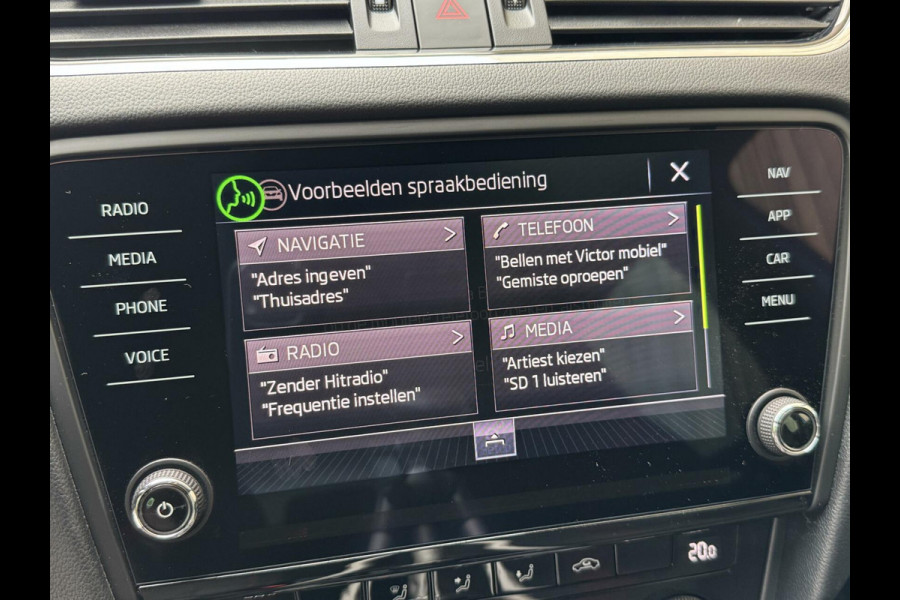 Škoda Octavia Combi 1.0 TSI Sport Navigatiesysteem | Trekhaak | Apple CarPlay | Climate control | Cruise control | Getint glas | Parkeersensor