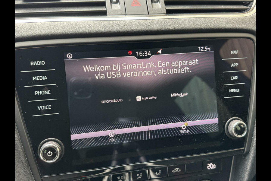 Škoda Octavia Combi 1.0 TSI Sport Navigatiesysteem | Trekhaak | Apple CarPlay | Climate control | Cruise control | Getint glas | Parkeersensor