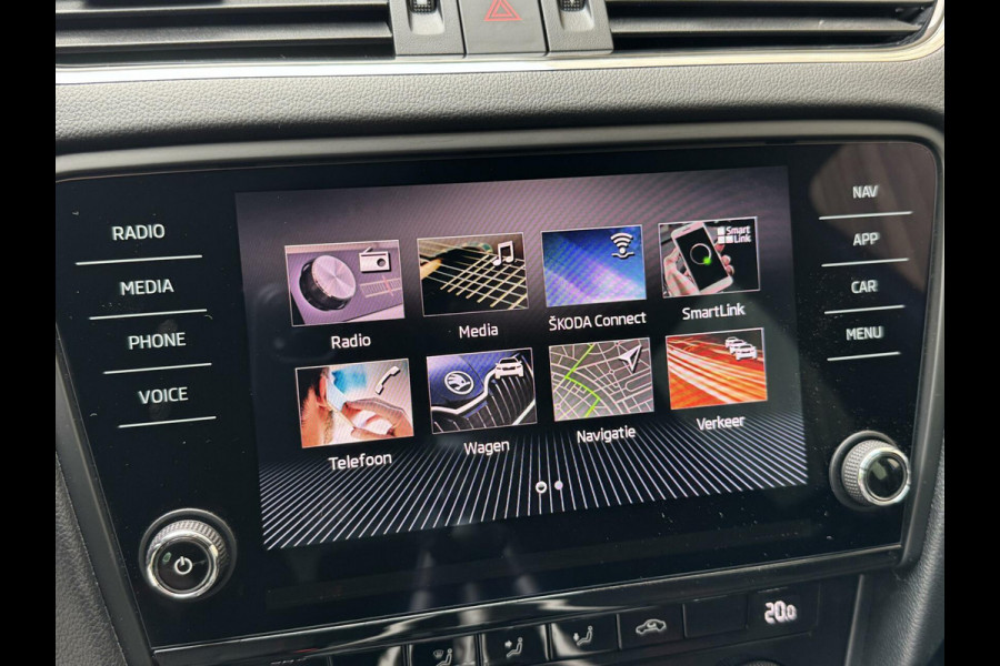 Škoda Octavia Combi 1.0 TSI Sport Navigatiesysteem | Trekhaak | Apple CarPlay | Climate control | Cruise control | Getint glas | Parkeersensor