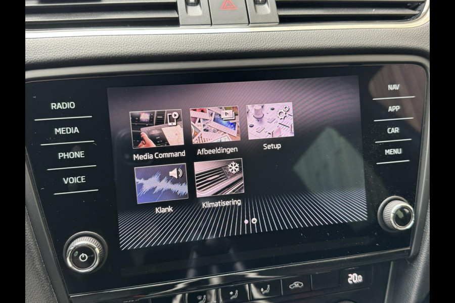 Škoda Octavia Combi 1.0 TSI Sport Navigatiesysteem | Trekhaak | Apple CarPlay | Climate control | Cruise control | Getint glas | Parkeersensor