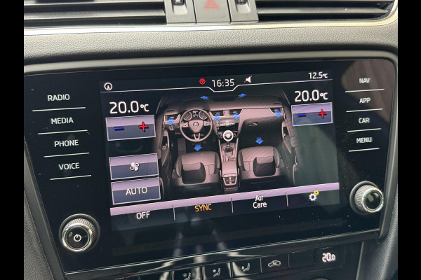 Škoda Octavia Combi 1.0 TSI Sport Navigatiesysteem | Trekhaak | Apple CarPlay | Climate control | Cruise control | Getint glas | Parkeersensor