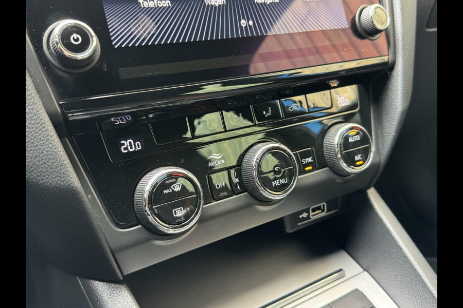 Škoda Octavia Combi 1.0 TSI Sport Navigatiesysteem | Trekhaak | Apple CarPlay | Climate control | Cruise control | Getint glas | Parkeersensor