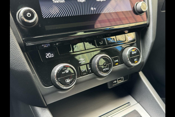 Škoda Octavia Combi 1.0 TSI Sport Navigatiesysteem | Trekhaak | Apple CarPlay | Climate control | Cruise control | Getint glas | Parkeersensor