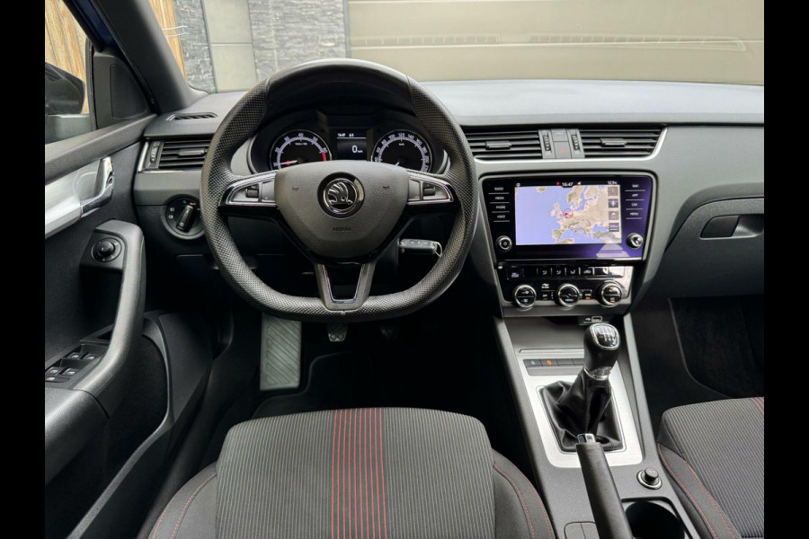 Škoda Octavia Combi 1.0 TSI Sport Navigatiesysteem | Trekhaak | Apple CarPlay | Climate control | Cruise control | Getint glas | Parkeersensor