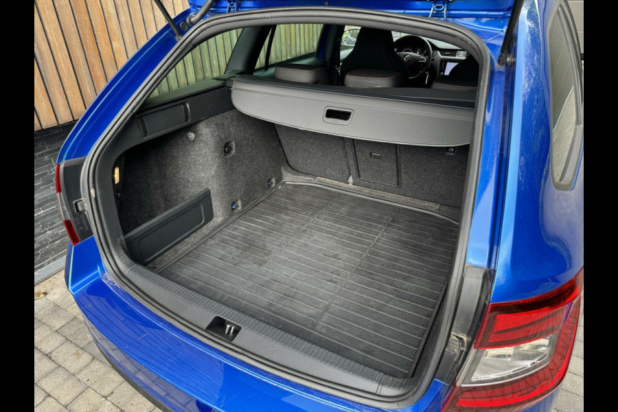 Škoda Octavia Combi 1.0 TSI Sport Navigatiesysteem | Trekhaak | Apple CarPlay | Climate control | Cruise control | Getint glas | Parkeersensor