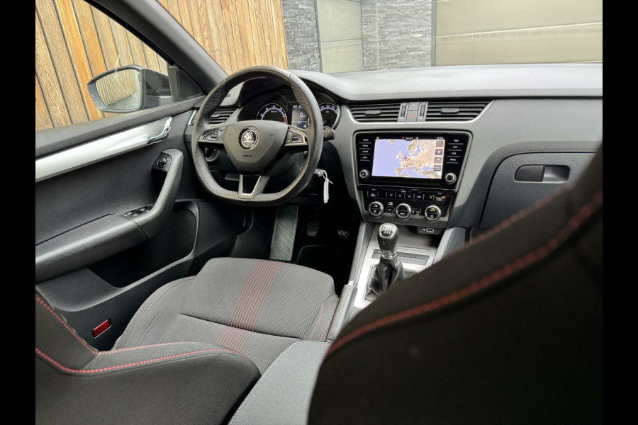 Škoda Octavia Combi 1.0 TSI Sport Navigatiesysteem | Trekhaak | Apple CarPlay | Climate control | Cruise control | Getint glas | Parkeersensor
