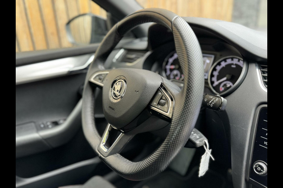 Škoda Octavia Combi 1.0 TSI Sport Navigatiesysteem | Trekhaak | Apple CarPlay | Climate control | Cruise control | Getint glas | Parkeersensor