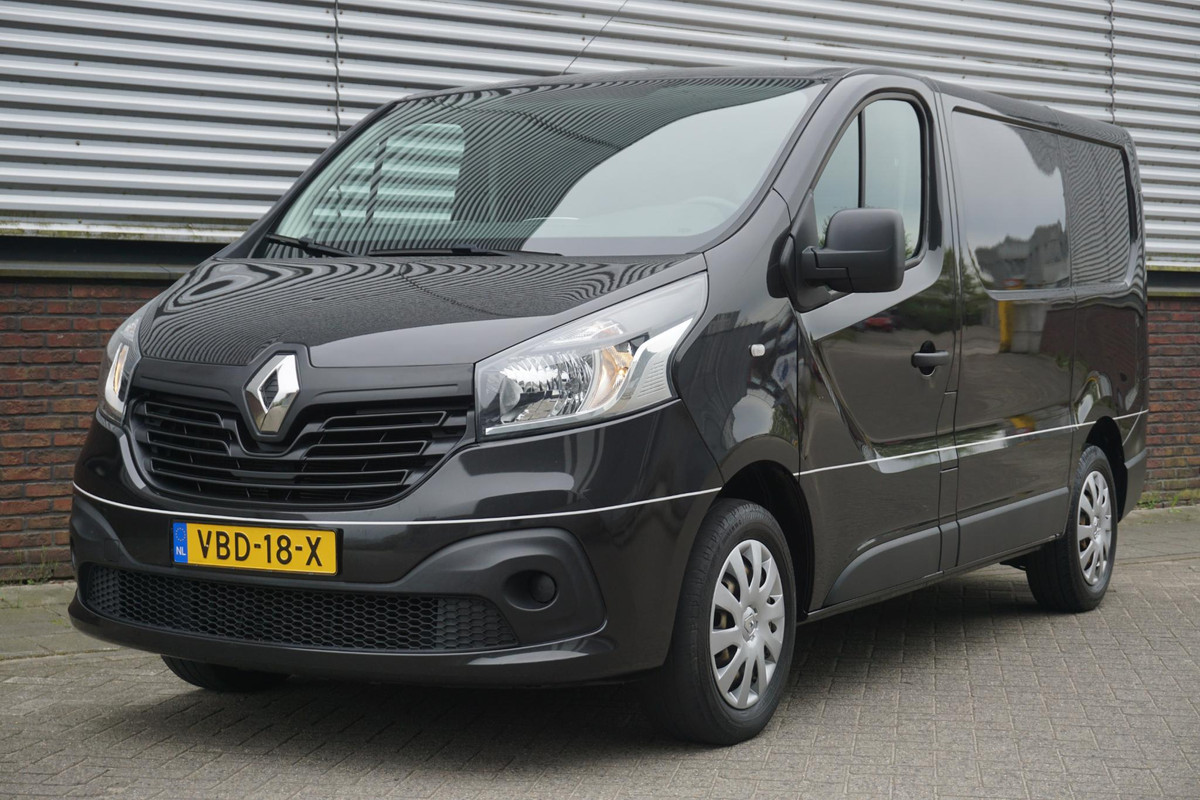 Renault Trafic 1.6 dCi 120PK T27 L1H1 Luxe/Metallic/3 Zits/ Trekhaak/Nette Bus. Renault Trafic 1.6 dCi 120PK T27 L1H1 Luxe/Metallic/3 Zits/ Trekhaak/Nette Bus.