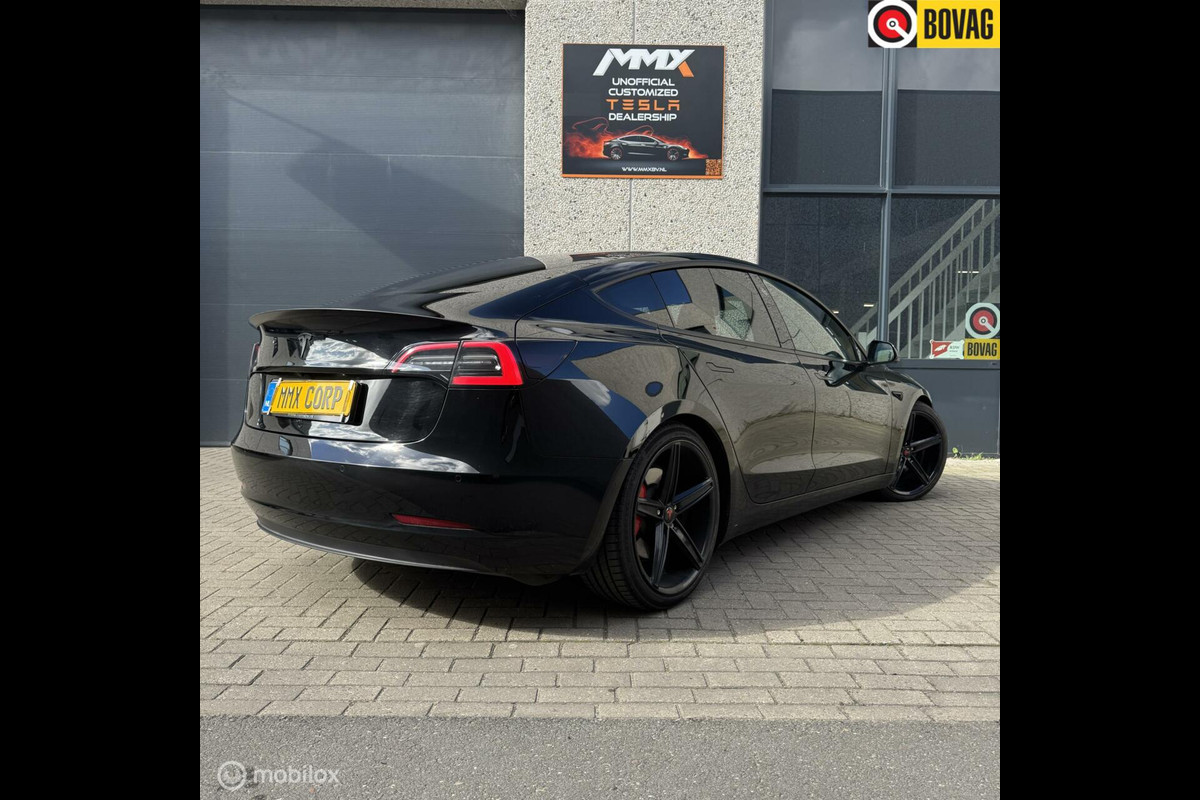 Tesla Model 3 Performance AWD 78 kWh CUSTOM HOOD EN VELGEN Tesla Model 3 Performance AWD 78 kWh CUSTOM HOOD EN VELGEN