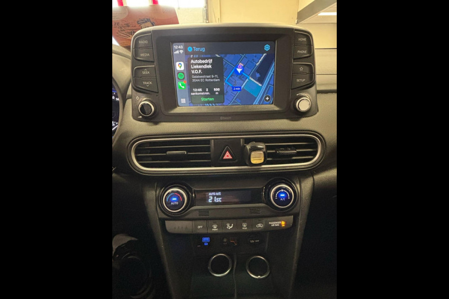 Hyundai Kona 1.0T Essence - Apple CarPlay / Navigatie I Achteruitrij camera I LED I Sport velgen I Comfort pakket I Dealer onderh.