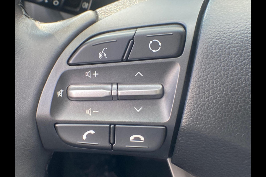 Hyundai Kona 1.0T Essence - Apple CarPlay / Navigatie I Achteruitrij camera I LED I Sport velgen I Comfort pakket I Dealer onderh.