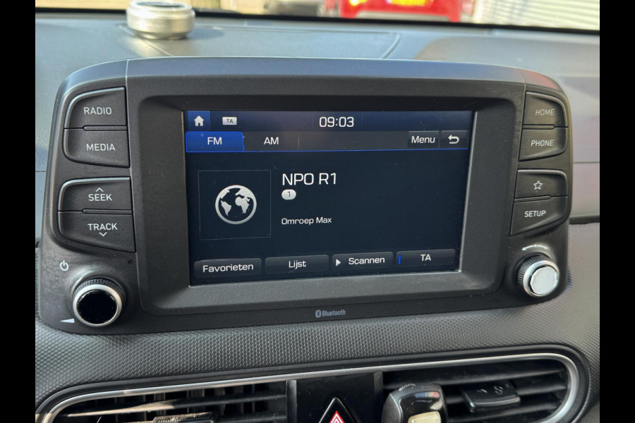 Hyundai Kona 1.0T Essence - Apple CarPlay / Navigatie I Achteruitrij camera I LED I Sport velgen I Comfort pakket I Dealer onderh.