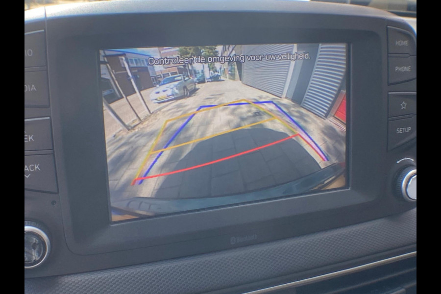 Hyundai Kona 1.0T Essence - Apple CarPlay / Navigatie I Achteruitrij camera I LED I Sport velgen I Comfort pakket I Dealer onderh.