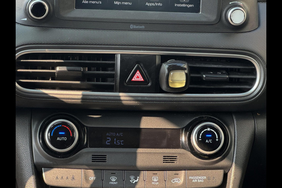 Hyundai Kona 1.0T Essence - Apple CarPlay / Navigatie I Achteruitrij camera I LED I Sport velgen I Comfort pakket I Dealer onderh.