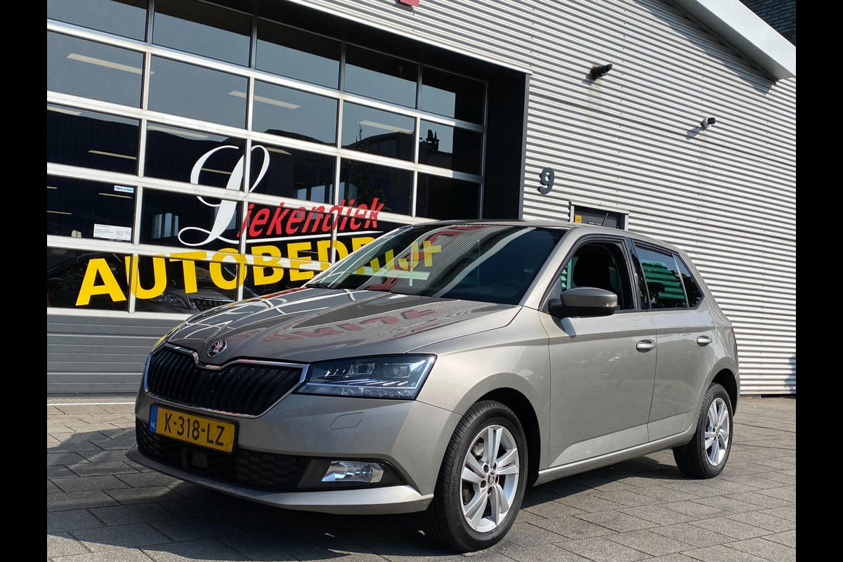 Škoda Fabia 1.0 TSI Monte Carlo - Apple CarPlay / Navigatie I Airco I PDC ? LED I Sport velgen I Dealer onderhouden Škoda Fabia 1.0 TSI Monte Carlo - Apple CarPlay / Navigatie I Airco I PDC ? LED I Sport velgen I Dealer onderhouden