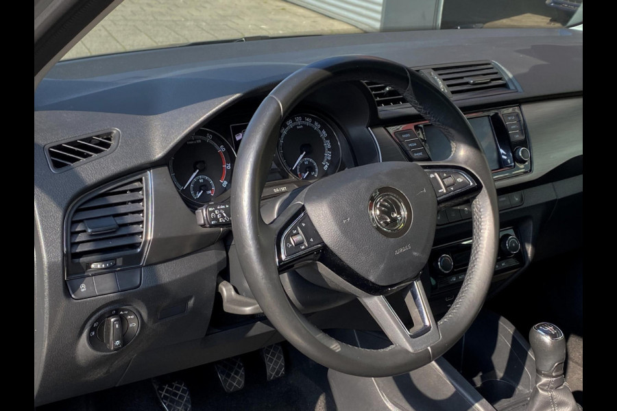 Škoda Fabia 1.0 TSI Monte Carlo - Apple CarPlay / Navigatie I Airco I PDC ? LED I Sport velgen I Dealer onderhouden