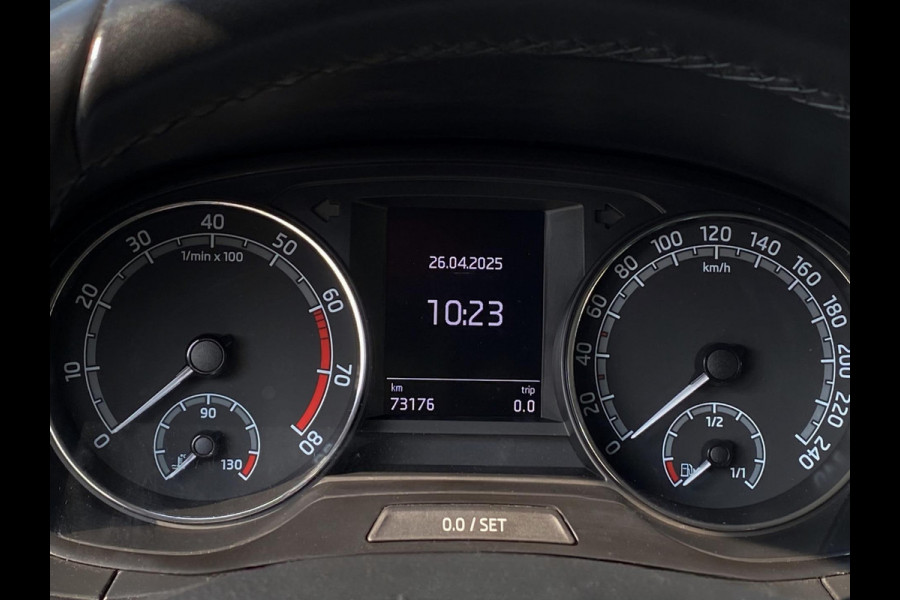 Škoda Fabia 1.0 TSI Monte Carlo - Apple CarPlay / Navigatie I Airco I PDC ? LED I Sport velgen I Dealer onderhouden