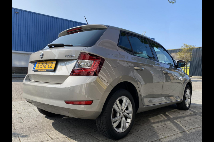 Škoda Fabia 1.0 TSI Monte Carlo - Apple CarPlay / Navigatie I Airco I PDC ? LED I Sport velgen I Dealer onderhouden