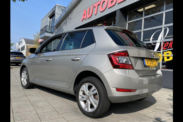 Škoda Fabia 1.0 TSI Monte Carlo - Apple CarPlay / Navigatie I Airco I PDC ? LED I Sport velgen I Dealer onderhouden