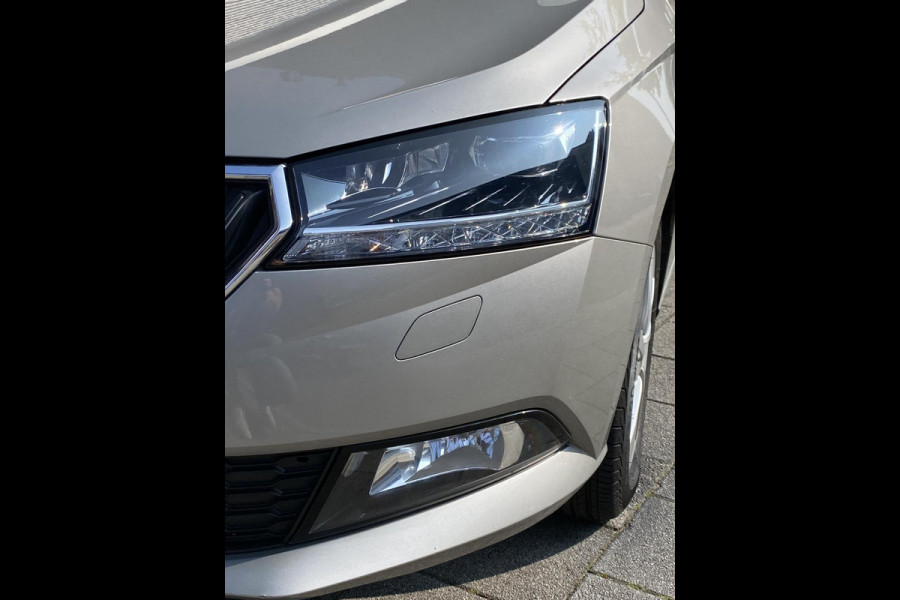 Škoda Fabia 1.0 TSI Monte Carlo - Apple CarPlay / Navigatie I Airco I PDC ? LED I Sport velgen I Dealer onderhouden