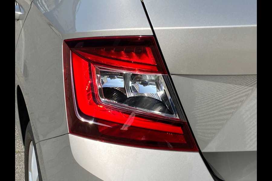 Škoda Fabia 1.0 TSI Monte Carlo - Apple CarPlay / Navigatie I Airco I PDC ? LED I Sport velgen I Dealer onderhouden