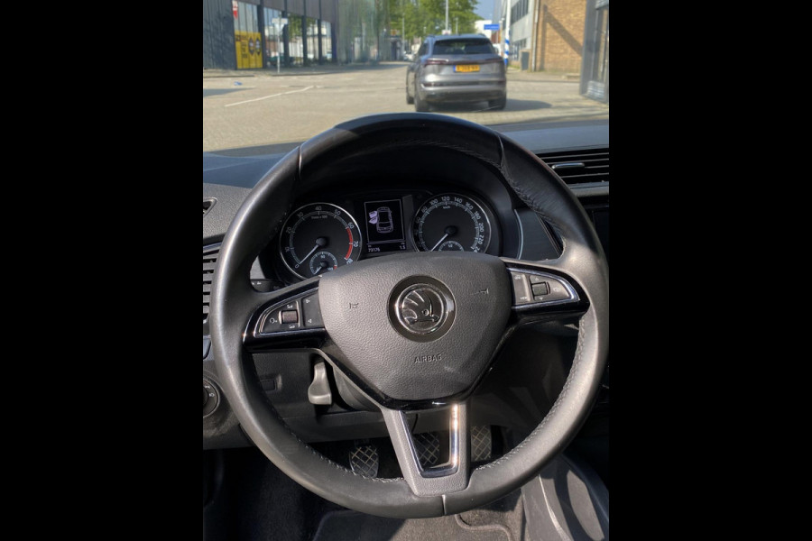 Škoda Fabia 1.0 TSI Monte Carlo - Apple CarPlay / Navigatie I Airco I PDC ? LED I Sport velgen I Dealer onderhouden